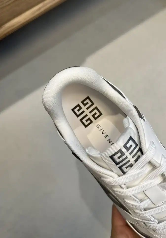 hype Givenchy Sneakers