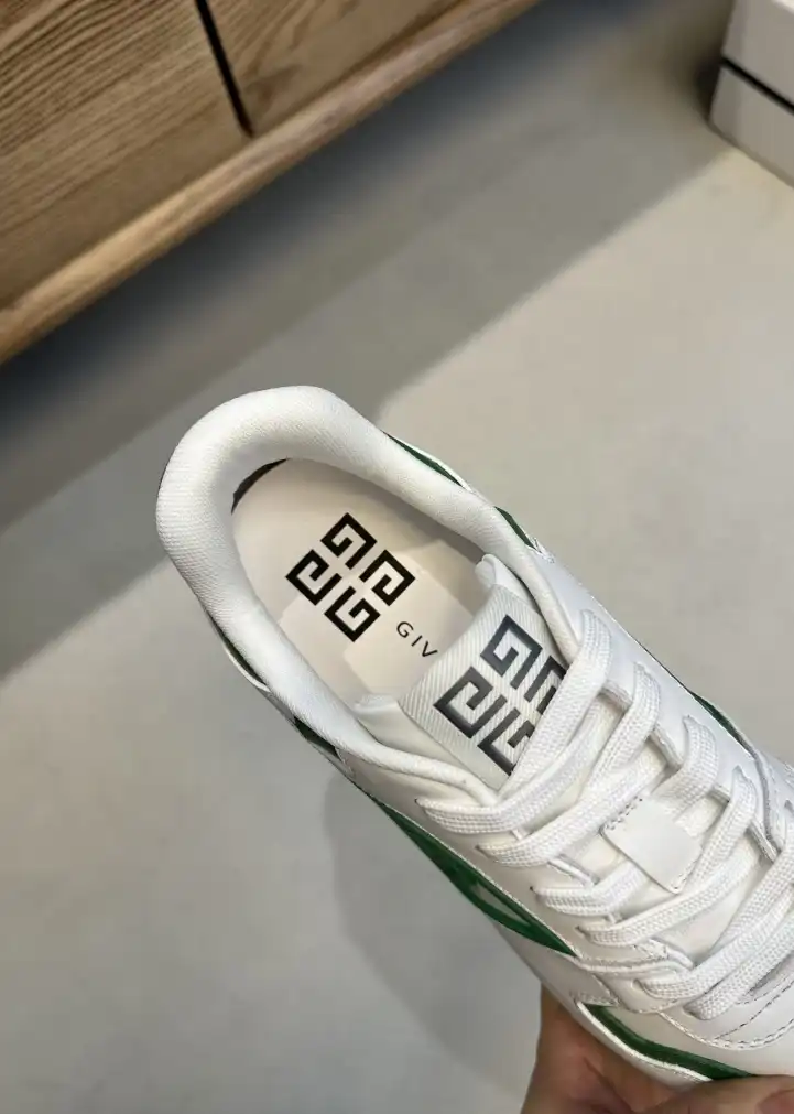 hype Givenchy Sneakers