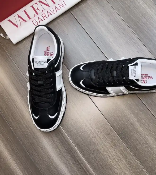 hype Valentino Sneakers