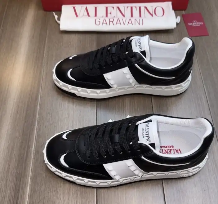 hype Valentino Sneakers