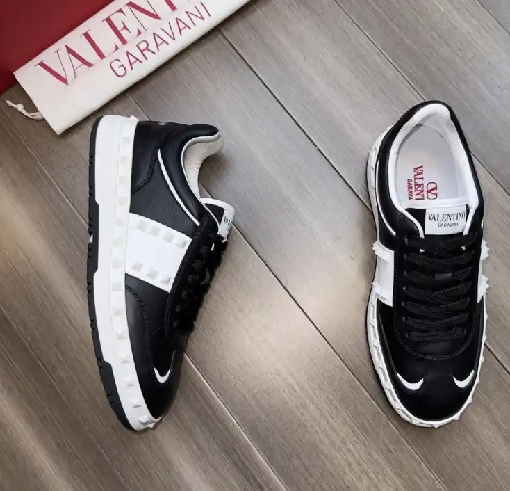 hype Valentino Sneakers