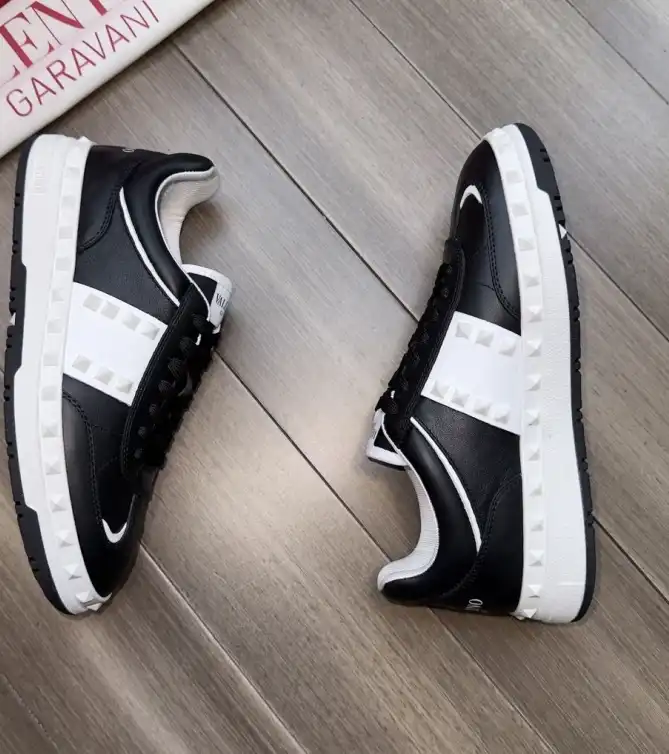 hype Valentino Sneakers