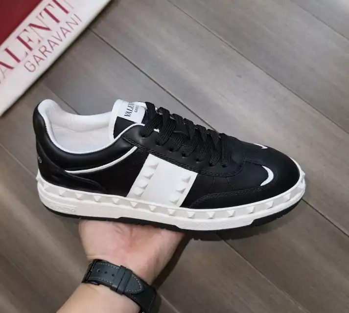 hype Valentino Sneakers