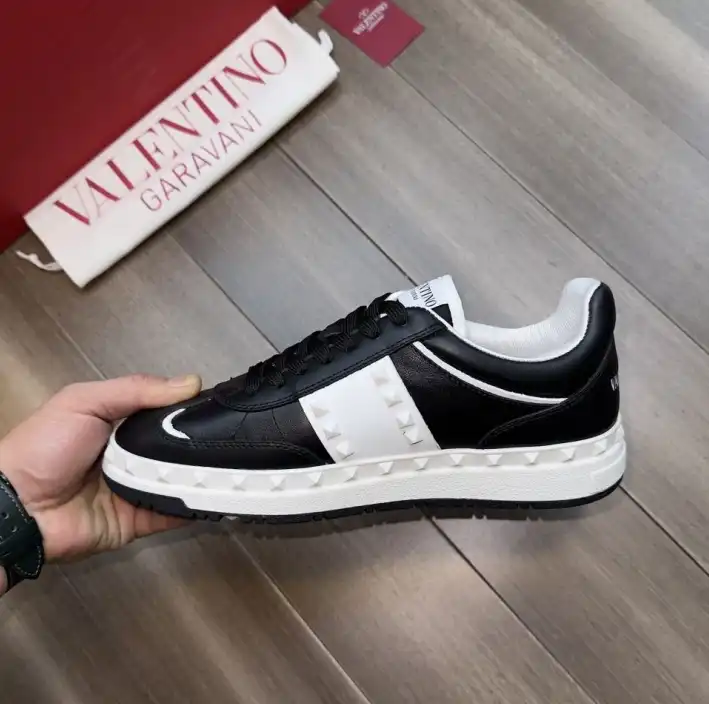 hype Valentino Sneakers