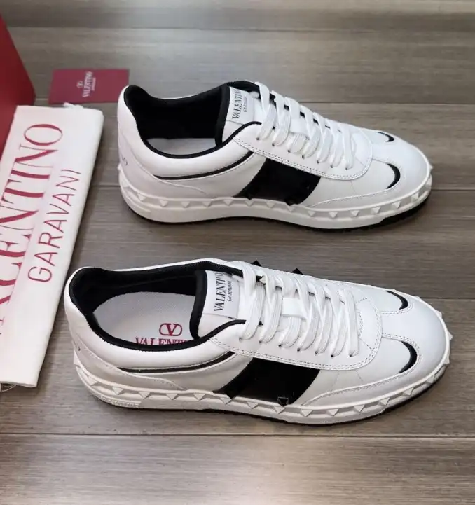 hype Valentino Sneakers