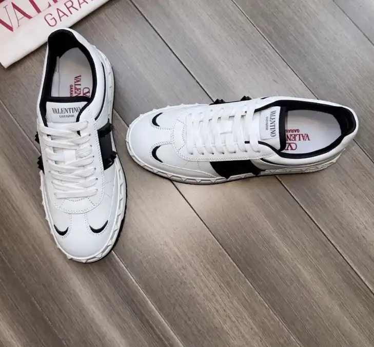 hype Valentino Sneakers