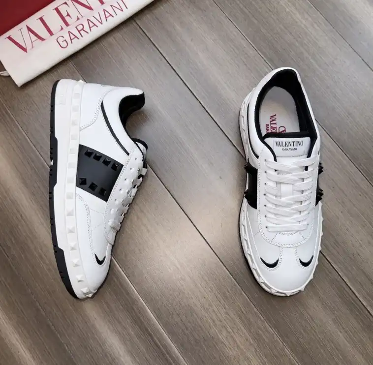 hype Valentino Sneakers