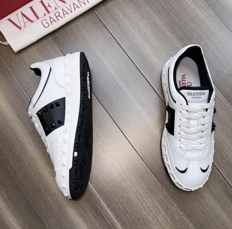 hype Valentino Sneakers