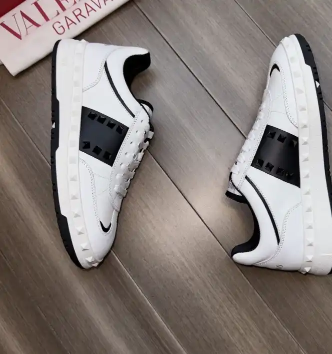 hype Valentino Sneakers