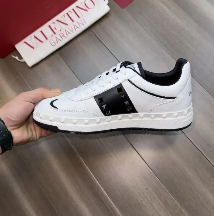 hype Valentino Sneakers