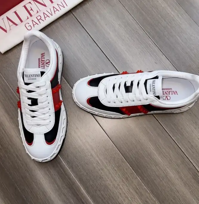 hype Valentino Sneakers