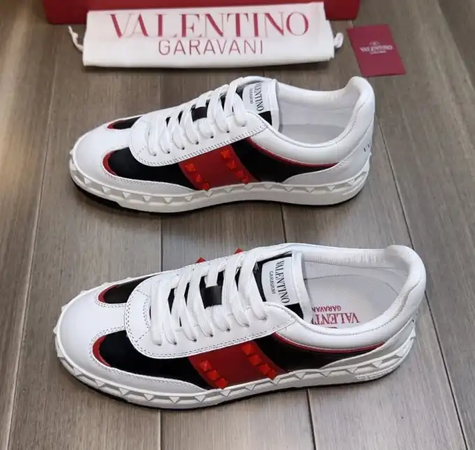 hype Valentino Sneakers