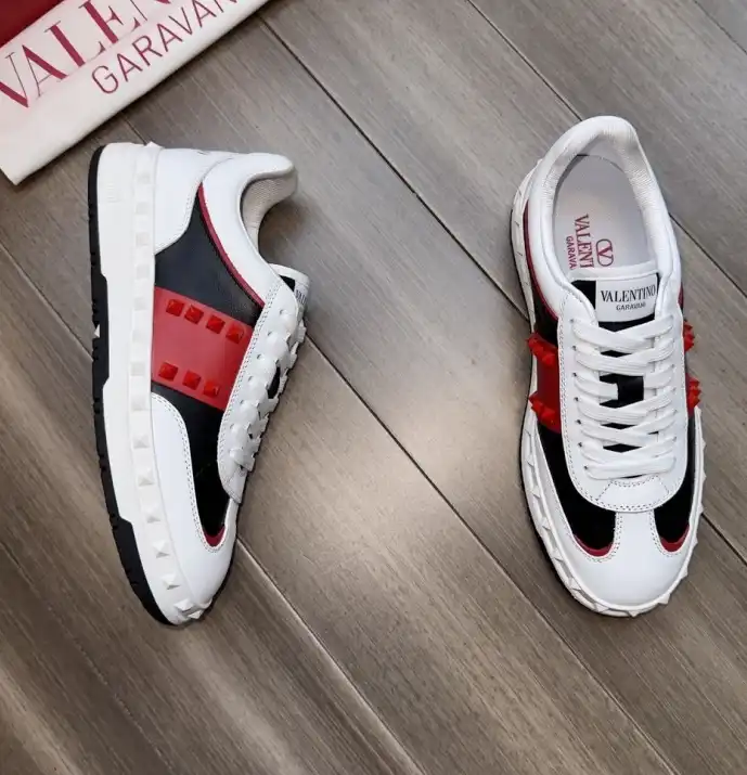 hype Valentino Sneakers