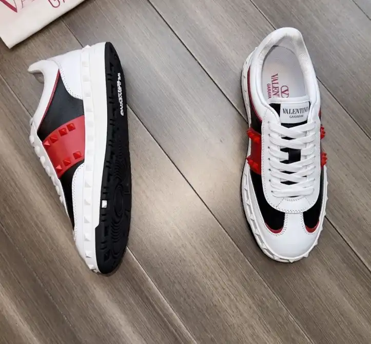 hype Valentino Sneakers