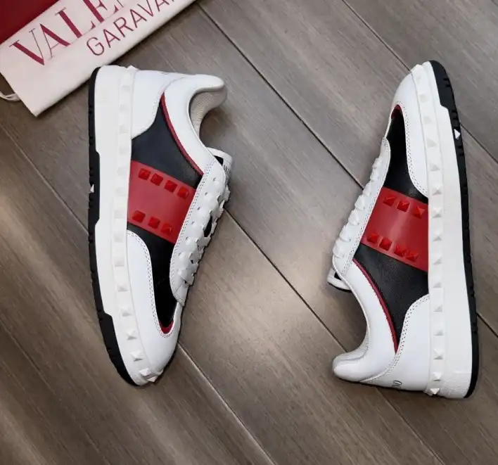 hype Valentino Sneakers