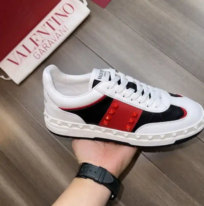 hype Valentino Sneakers