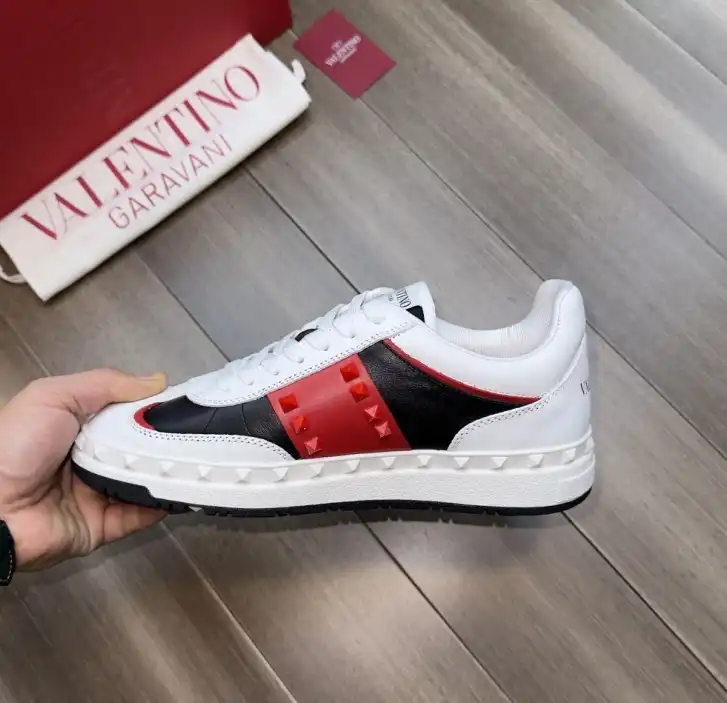 hype Valentino Sneakers