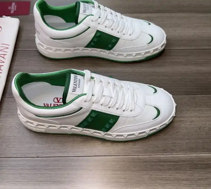 hype Valentino Sneakers