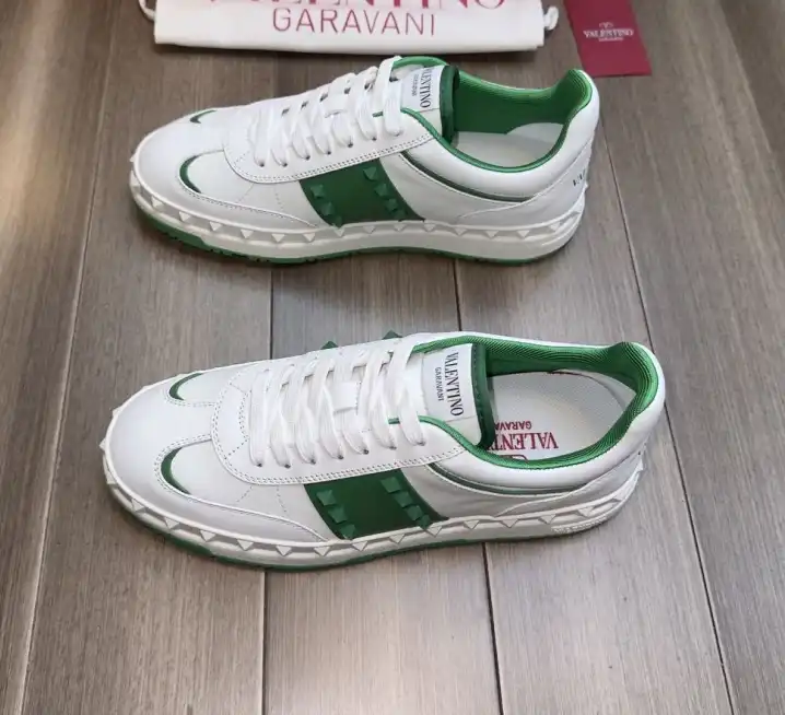 hype Valentino Sneakers