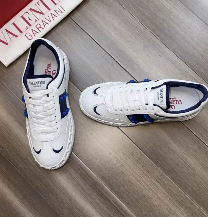 hype Valentino Sneakers