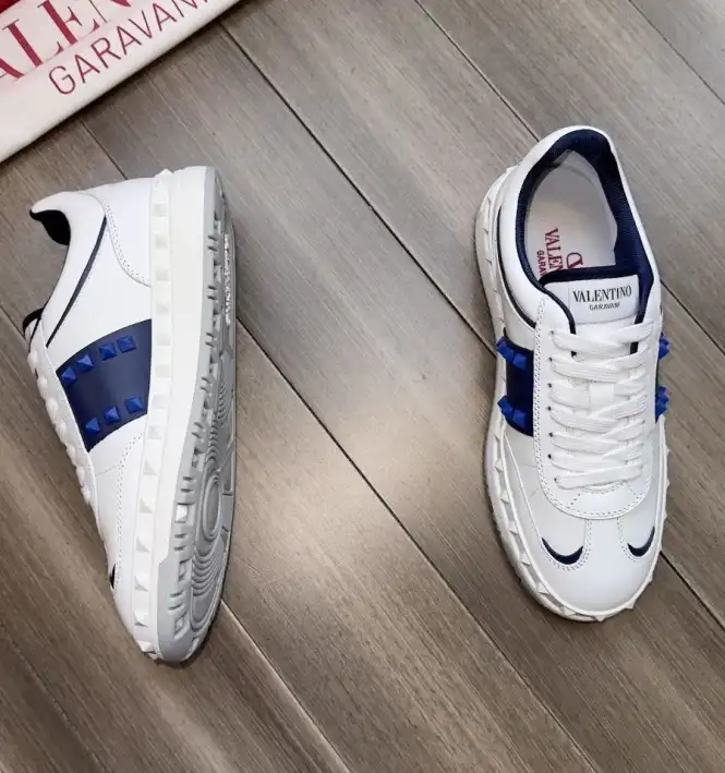 hype Valentino Sneakers