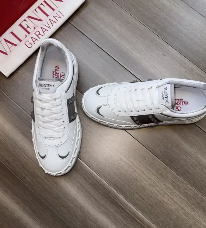 hype Valentino Sneakers