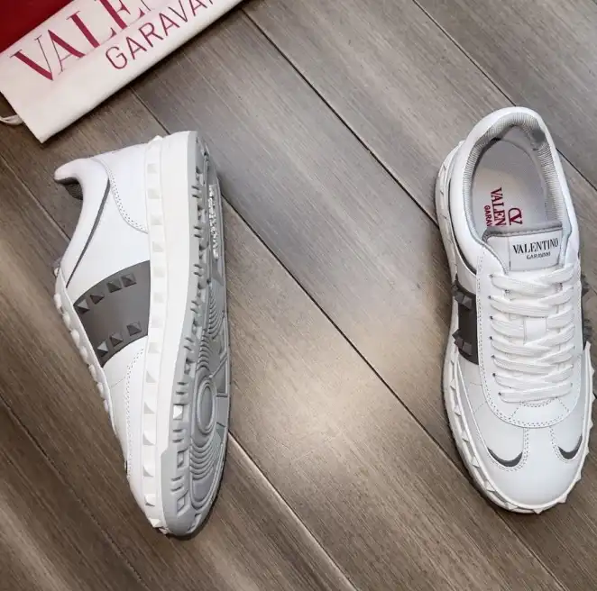 hype Valentino Sneakers