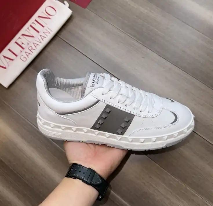 hype Valentino Sneakers