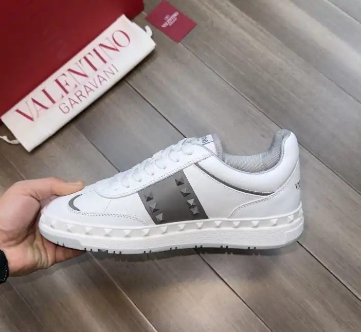 hype Valentino Sneakers