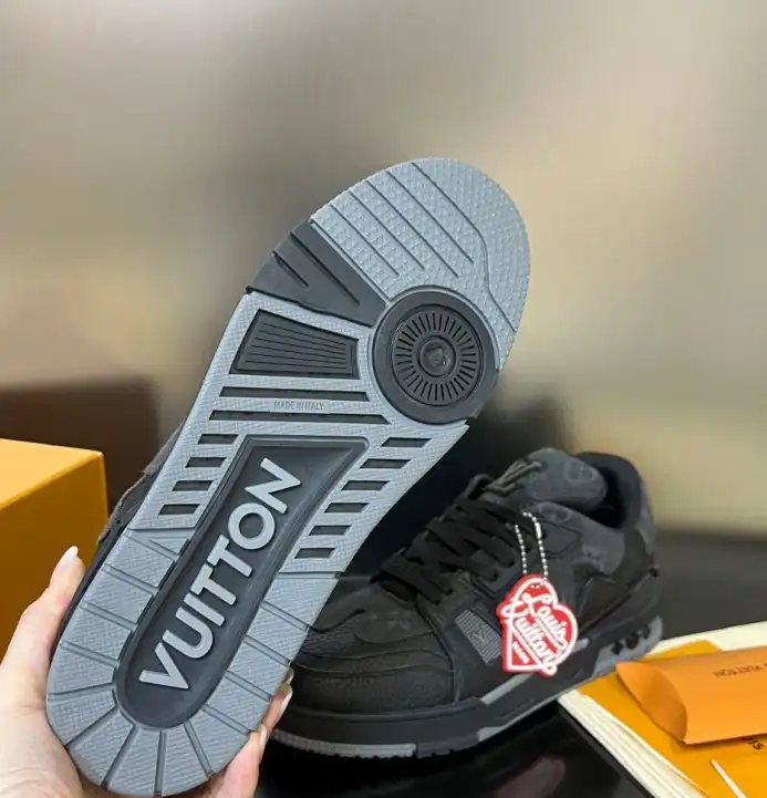 hype Louis Vuitton Sneakers