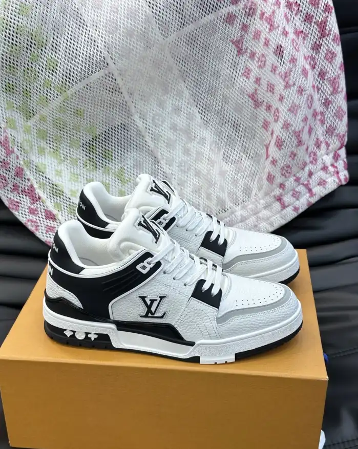 hype Louis Vuitton Sneakers