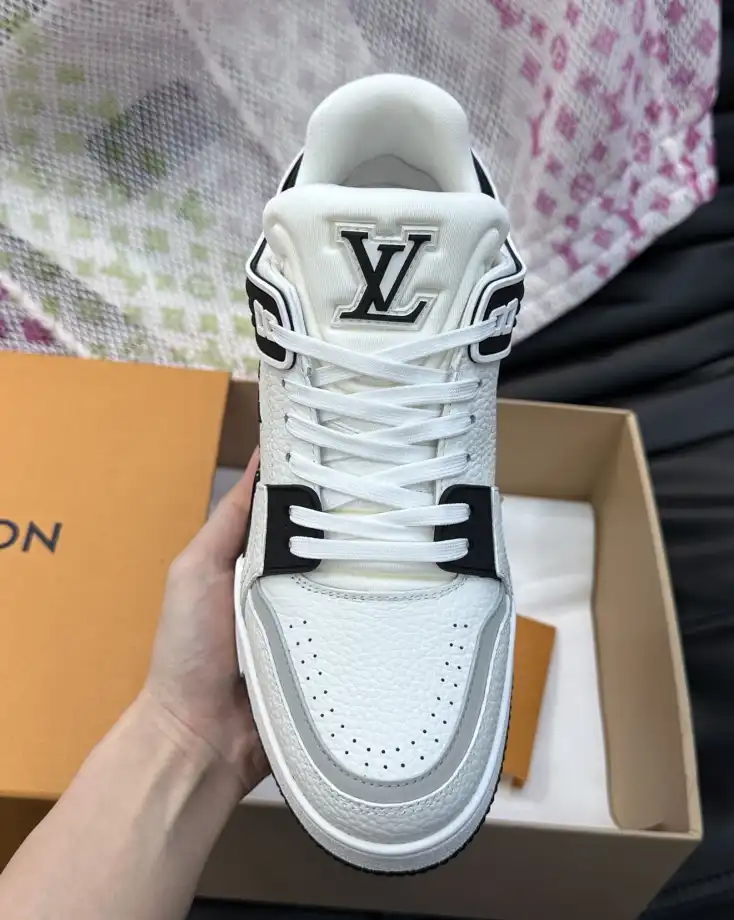 hype Louis Vuitton Sneakers