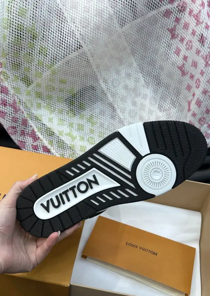 hype Louis Vuitton Sneakers