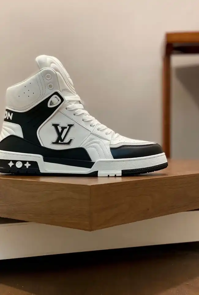 hype Louis Vuitton Sneakers