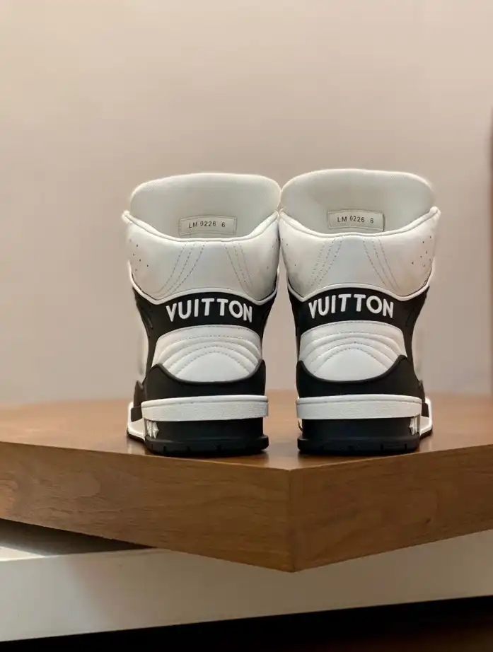 hype Louis Vuitton Sneakers