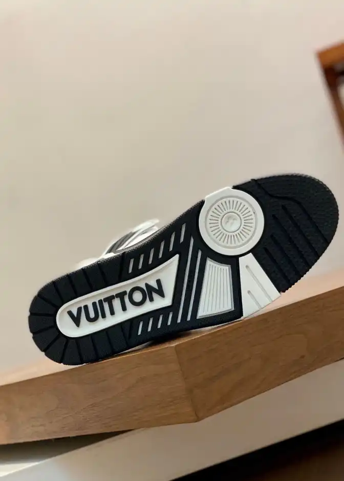 hype Louis Vuitton Sneakers