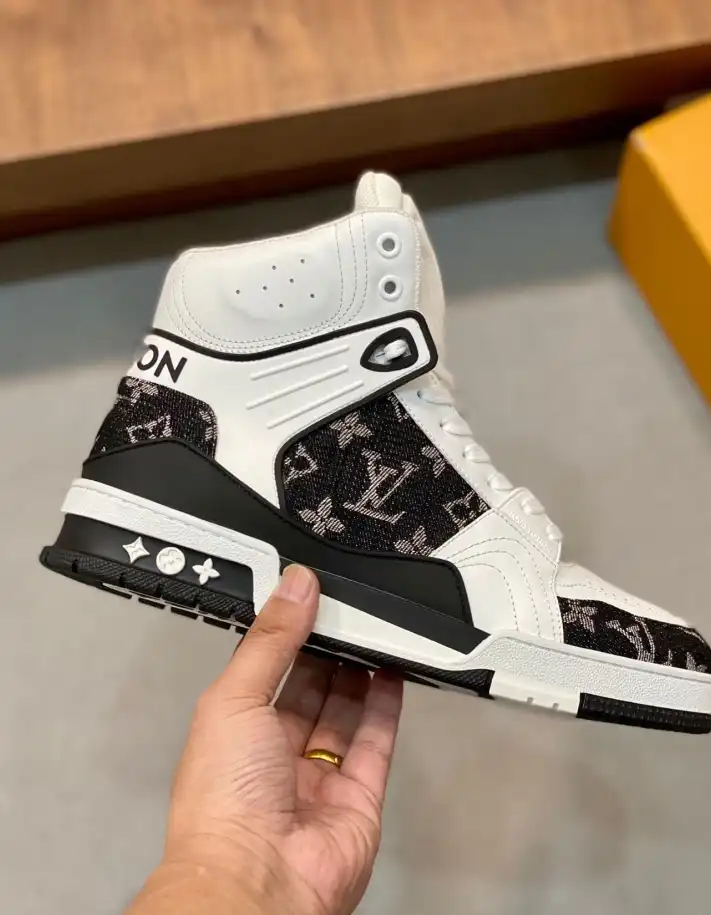 hype Louis Vuitton Sneakers