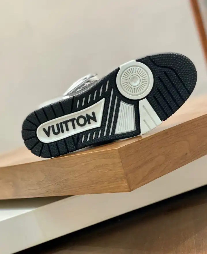 hype Louis Vuitton Sneakers