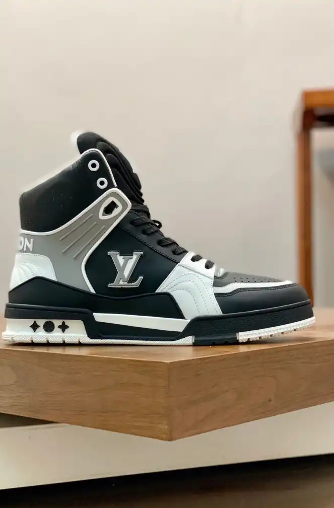 hype Louis Vuitton Sneakers