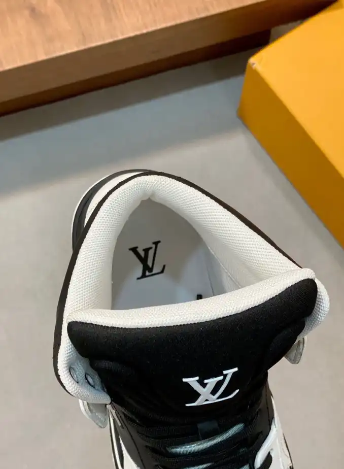 hype Louis Vuitton Sneakers