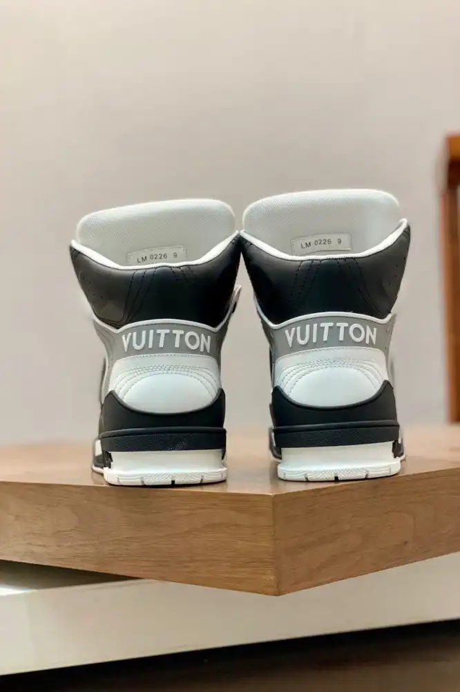 hype Louis Vuitton Sneakers