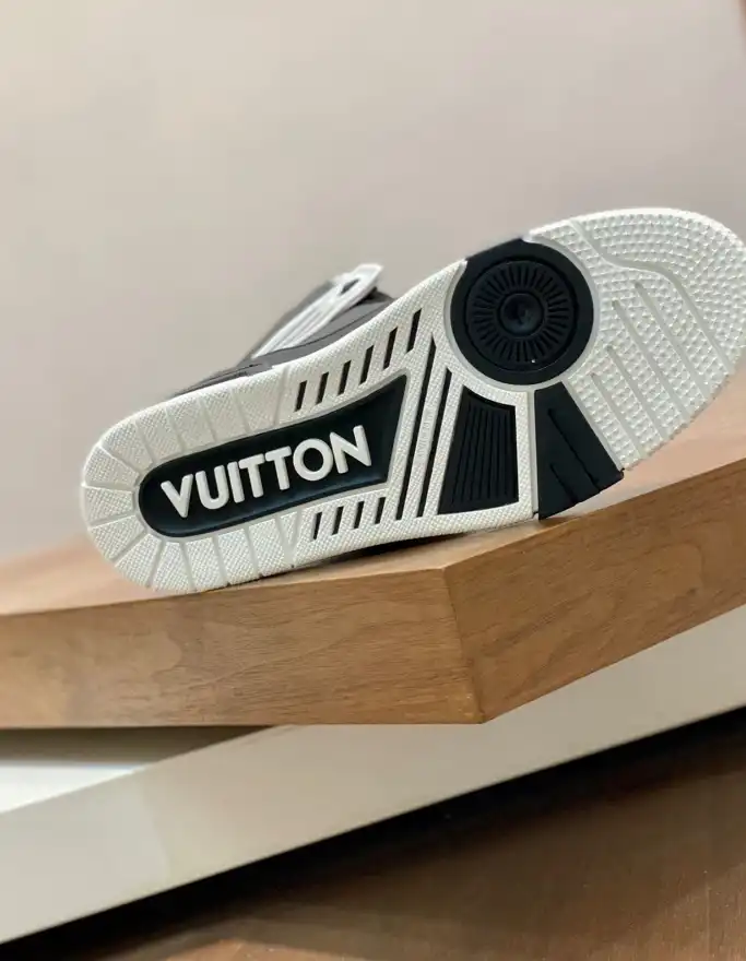 hype Louis Vuitton Sneakers