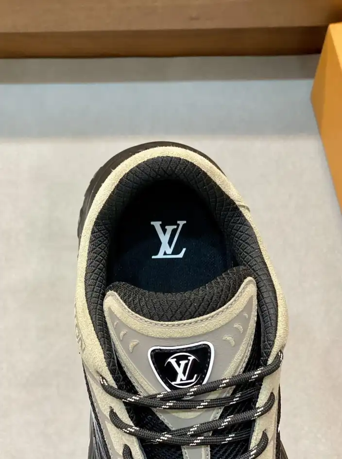 hype Louis Vuitton Sneakers