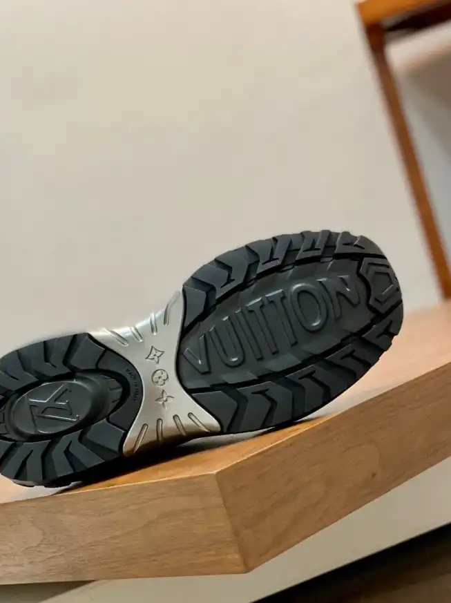 hype Louis Vuitton Sneakers