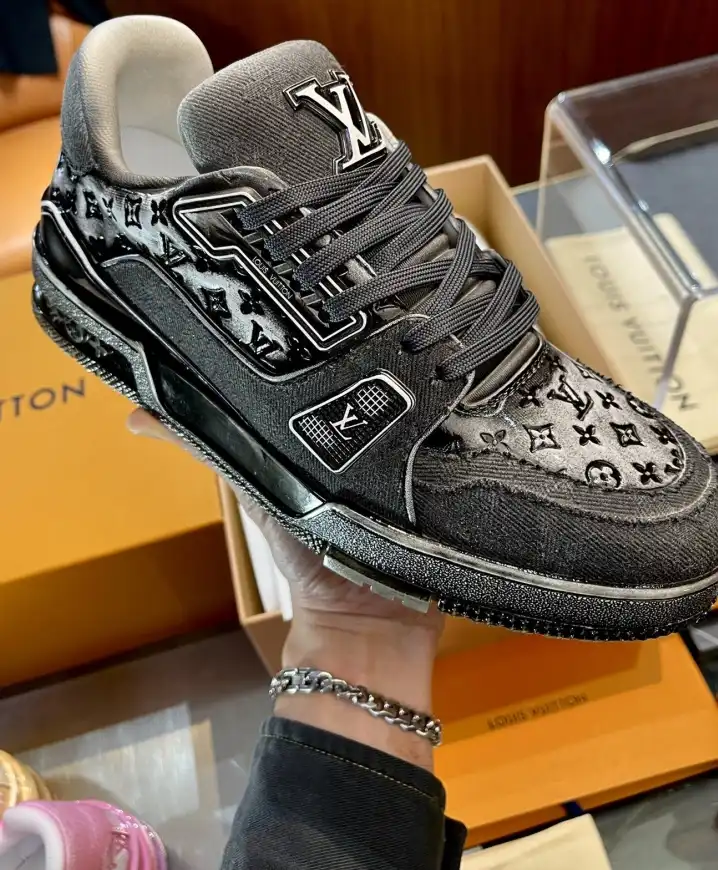 hype Louis Vuitton Sneakers