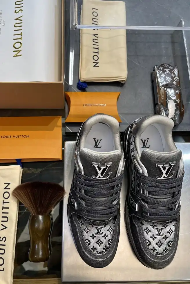 hype Louis Vuitton Sneakers