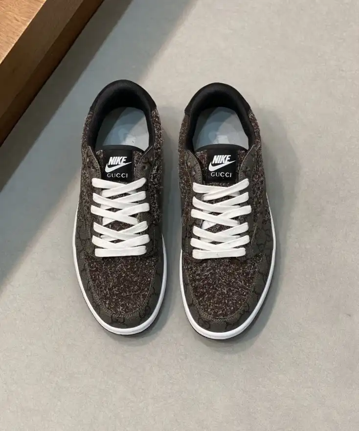 hype Louis Vuitton Sneakers