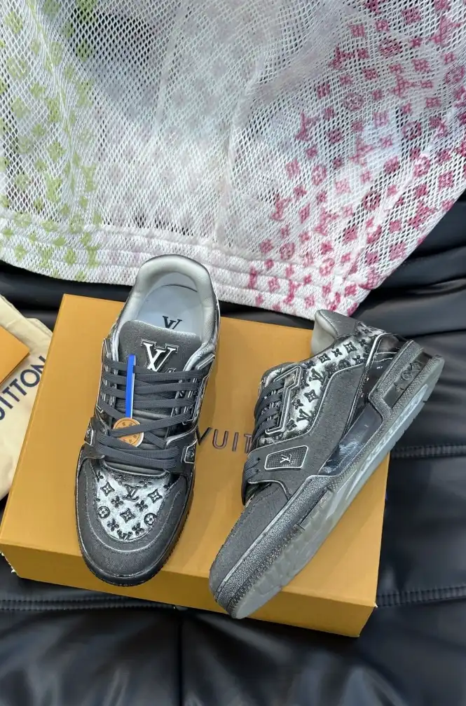 hype Louis Vuitton Sneakers