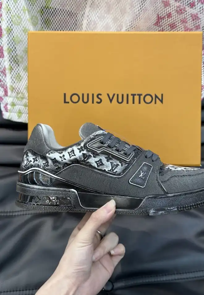 hype Louis Vuitton Sneakers