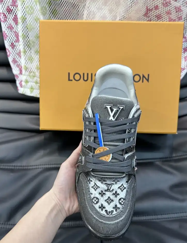 hype Louis Vuitton Sneakers